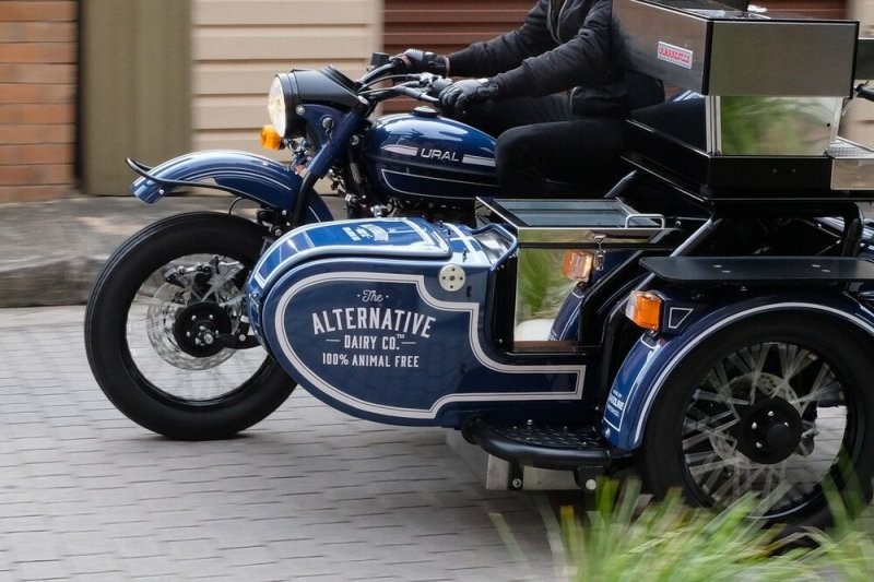 Мобильная кофейня на базе мотоцикла «Урал» из Австралии