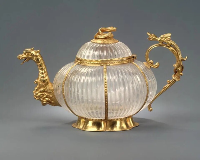 Чайник из горного хрусталя с золотыми креплениями. Индия (хрусталь) и Дрезден, Германия (оправы). 1700−1720 годы
