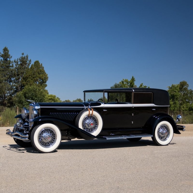 5. Duesenberg Model J Town Car 1934 года продан за $1,012,000 (79 700 000 руб.).