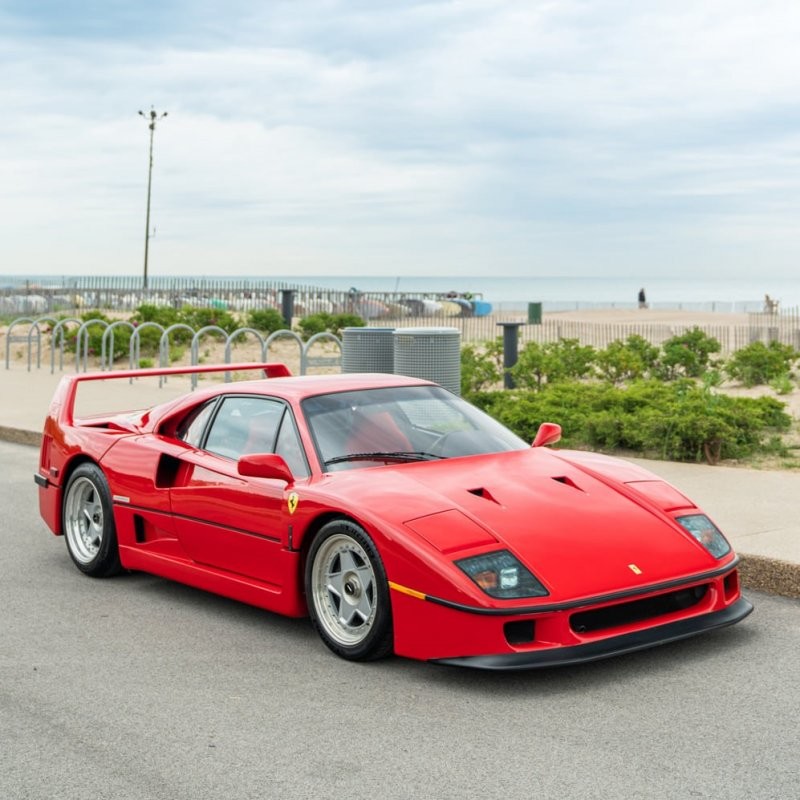 4. Ferrari F40 1992 года продан за $1,628,000 (125 100 000 руб.).