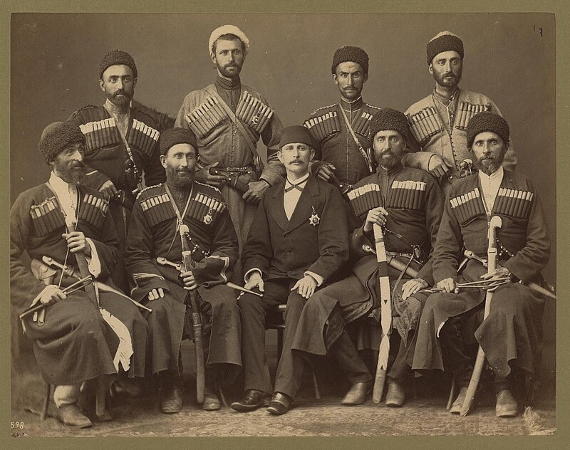 Групповой портрет черкесских мужчин в военной форме,