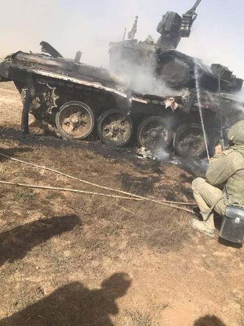 В сети появились снимки танка Т-90 после попадания ПТУР на учениях под Астраханью