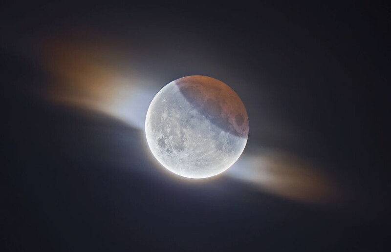 "Частичное лунное затмение", Ethan Roberts