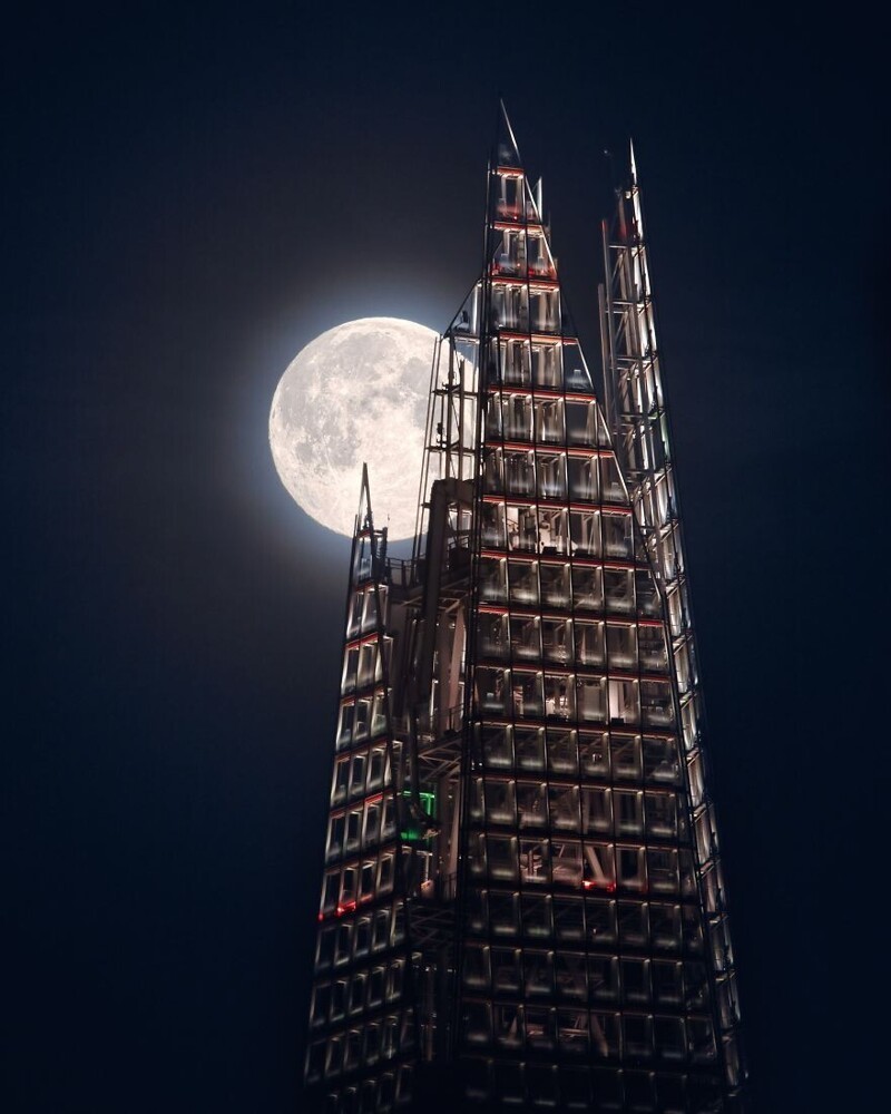 "Луна и "Осколок" (небоскреб в Лондоне)", Mathew Browne