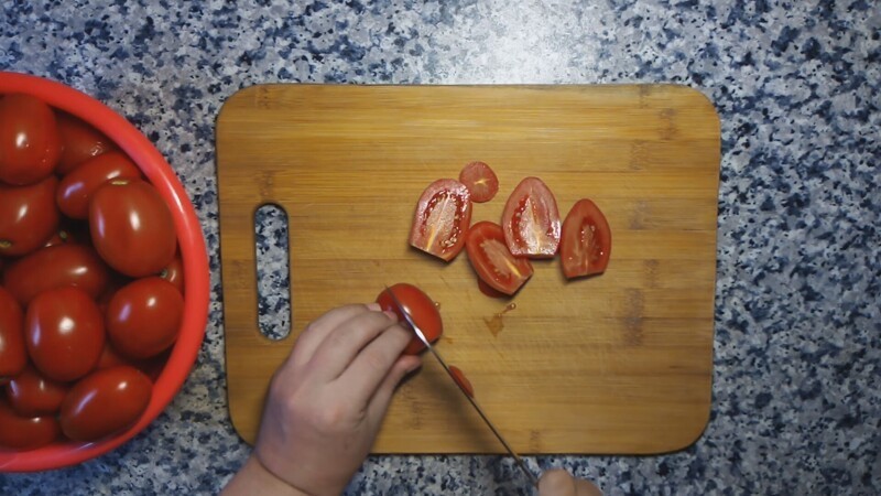Вяленые помидоры в масле с чесноком и травами