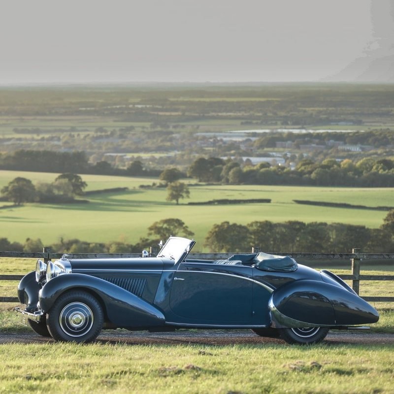 10. Bentley 4 1/4 Litre Cabriolet от Vanvooren 1939 года продан за £517,500 (52 250 000 руб.).
