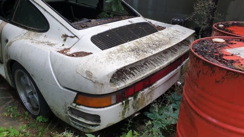 В Подмосковье нашли реплику  Porsche 959, которая 10 лет стоит под открыты небом