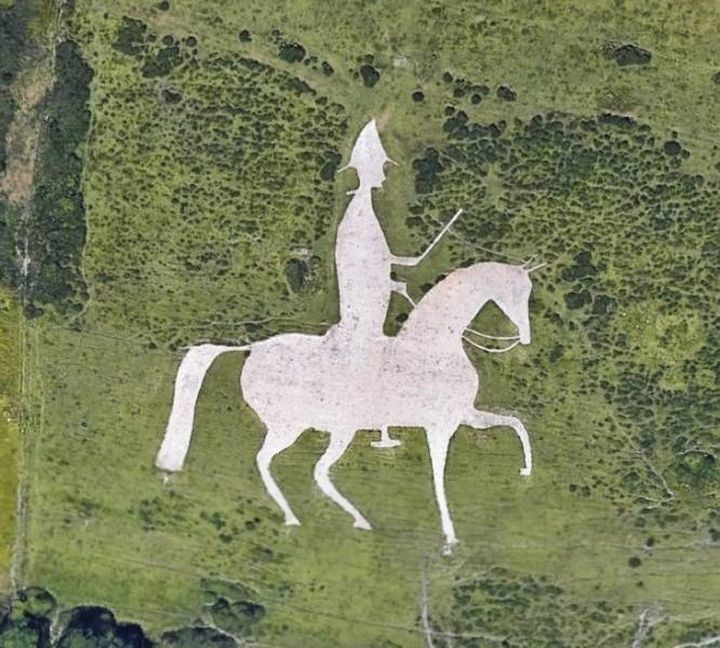 Белая лошадь со всадником - геоглиф в Британии
