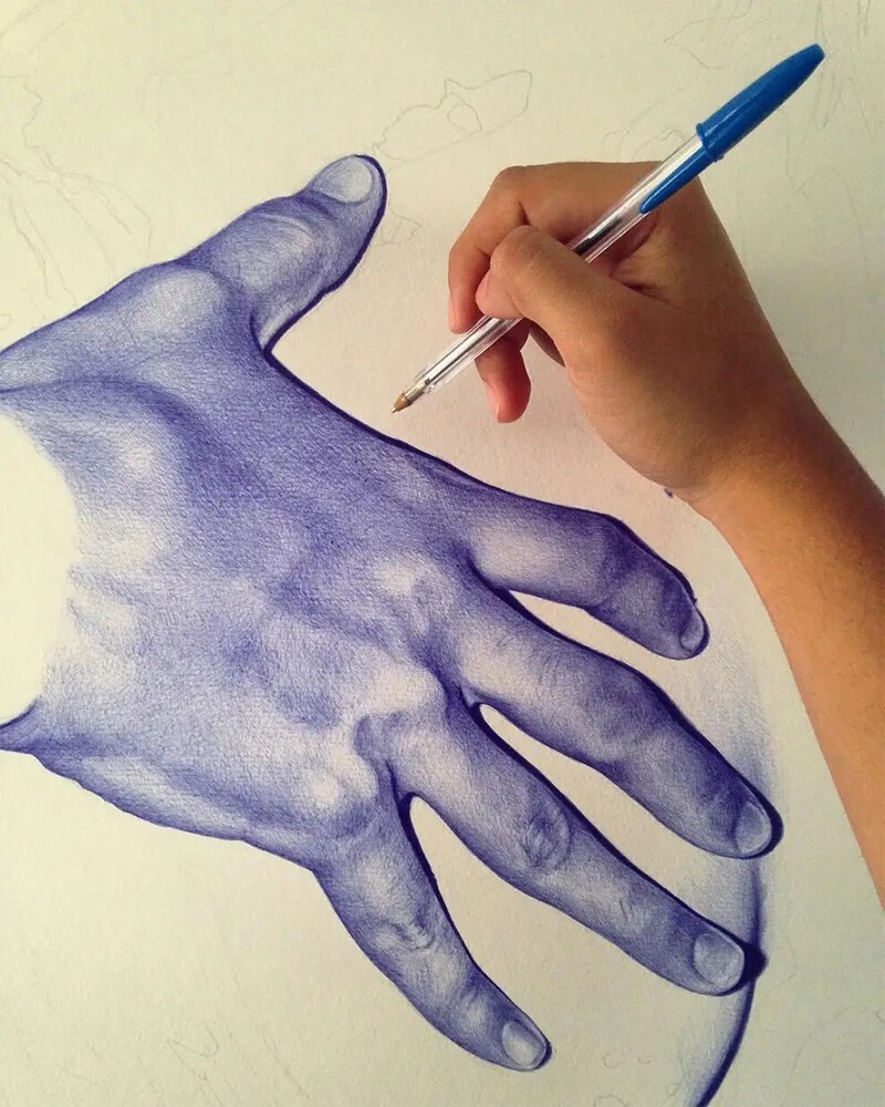Превосходство синего: юноша пишет завораживающие картины шариковой ручкой