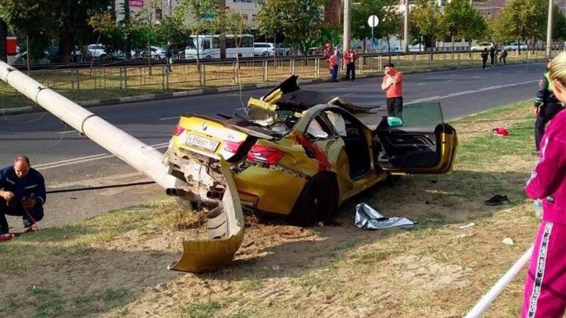 Авария дня. Дрифт на спортивном BMW закончился гибелью трех человек