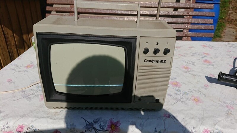 «До сих пор работающий старый советский телевизор»