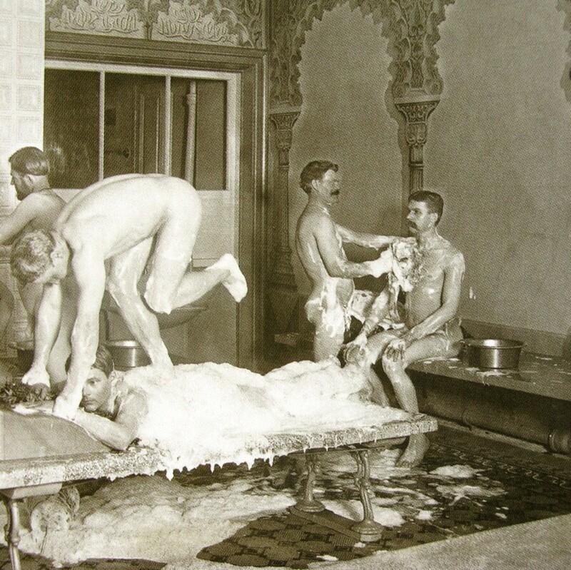 Бани братьев Егоровых. Банщики моют посетителей в мыльне (фрагмент)
