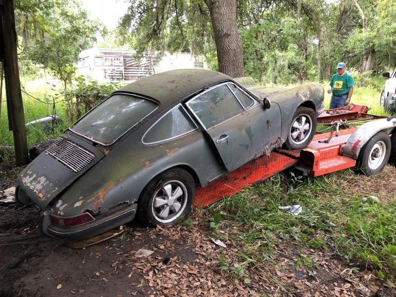 Ржавый Porsche 1967 года удалось продать за внушительную сумму