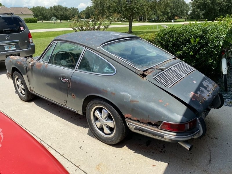 Ржавый Porsche 1967 года удалось продать за внушительную сумму