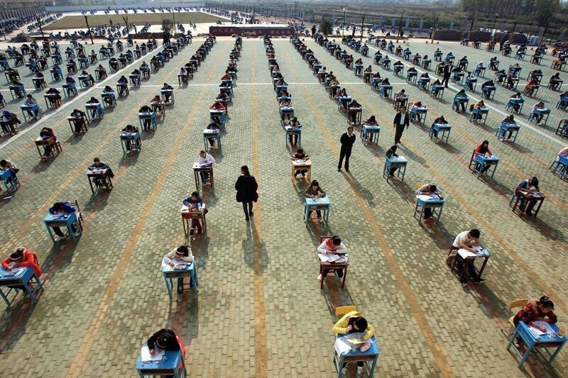 Экзамен в средней школе китайского города Вухан. КНР 2008 г.
