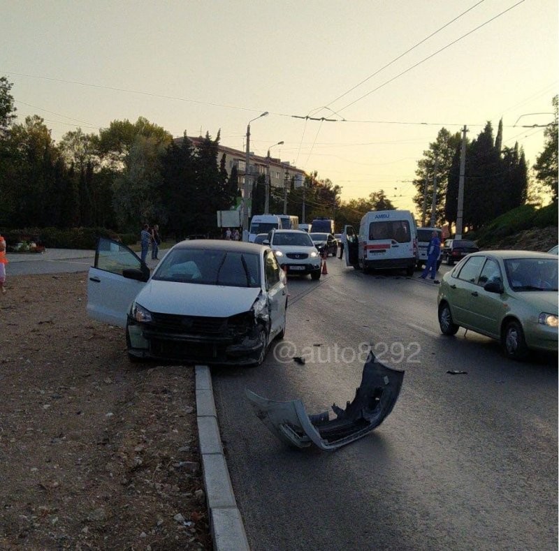 Авария дня. В Севастополе произошло ДТП с машиной скорой помощи