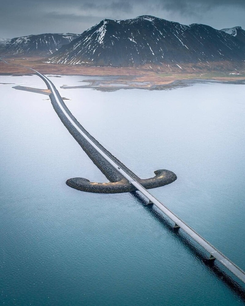 13. Мост-сабля в национальном парке Снэйфеллснес, Исландия
