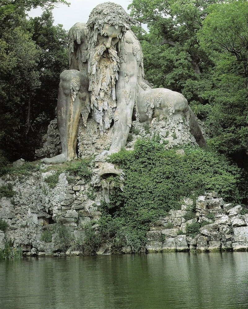 4. 10-метровая скульптура «Аллегория Апеннин», Флоренция, Италия