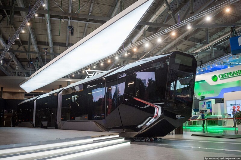 Первый в РФ низкопольный трамвай «Корсар» представили в Петербурге