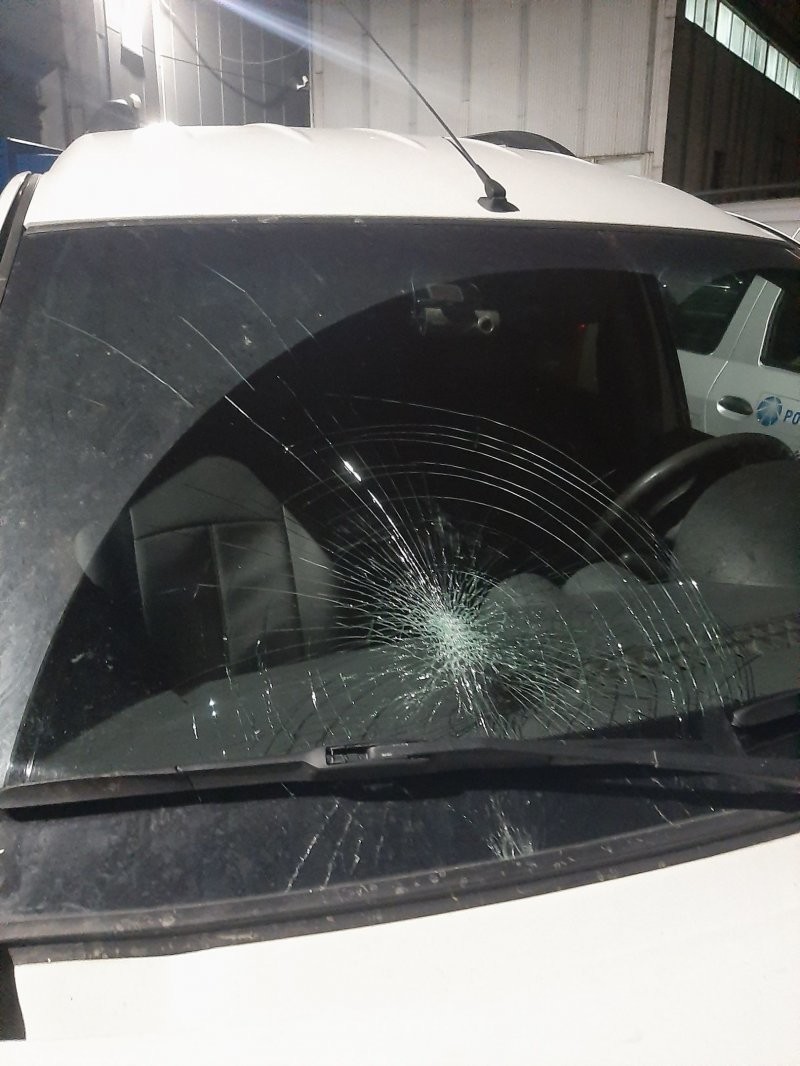 Охранник разбил стекло водителю, попытавшемуся проскочить Дворцовый мост перед разводкой