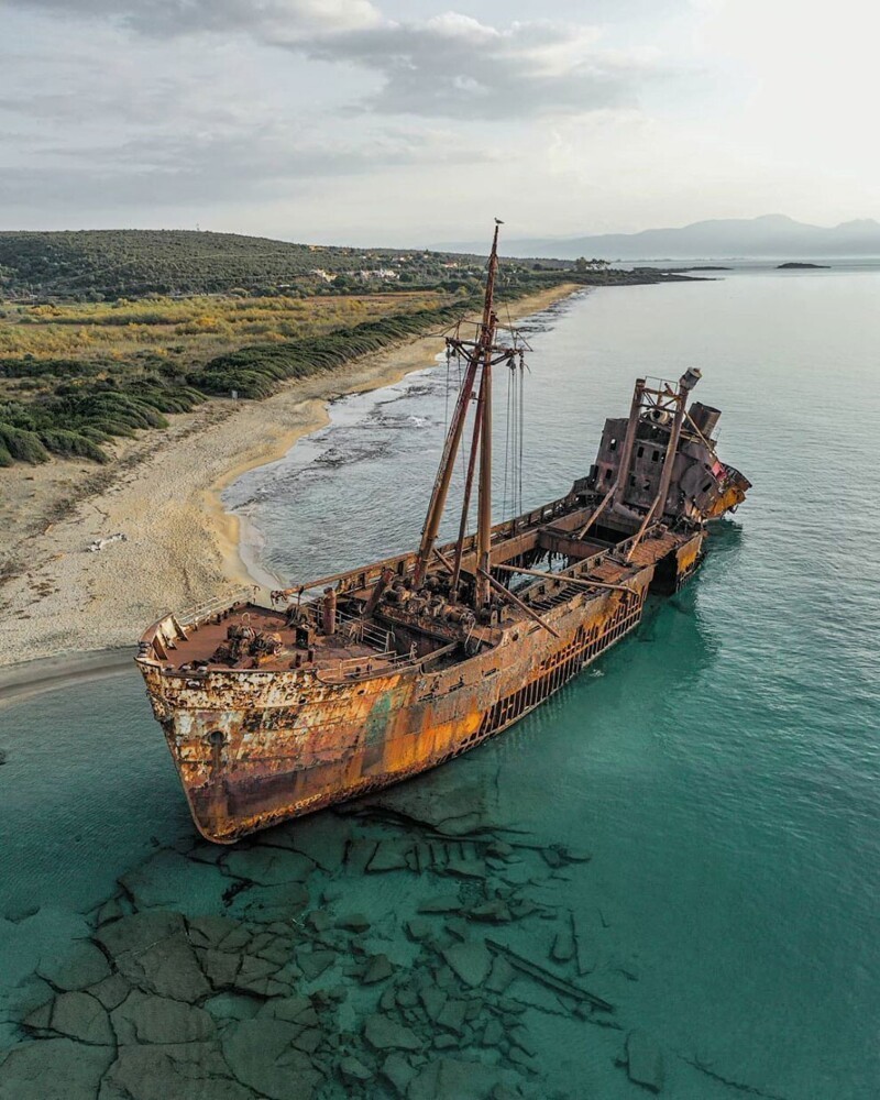 Останки греческого грузового корабля «Димитриос»: