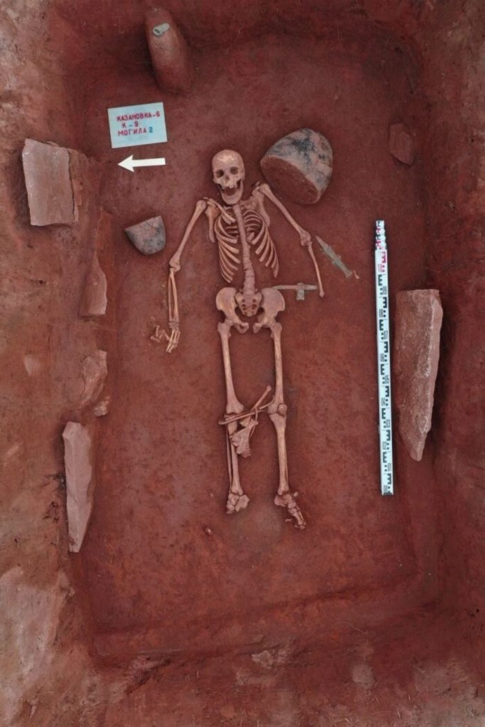 В Сибири обнаружили загадочную семейную могилу возрастом 2500 лет