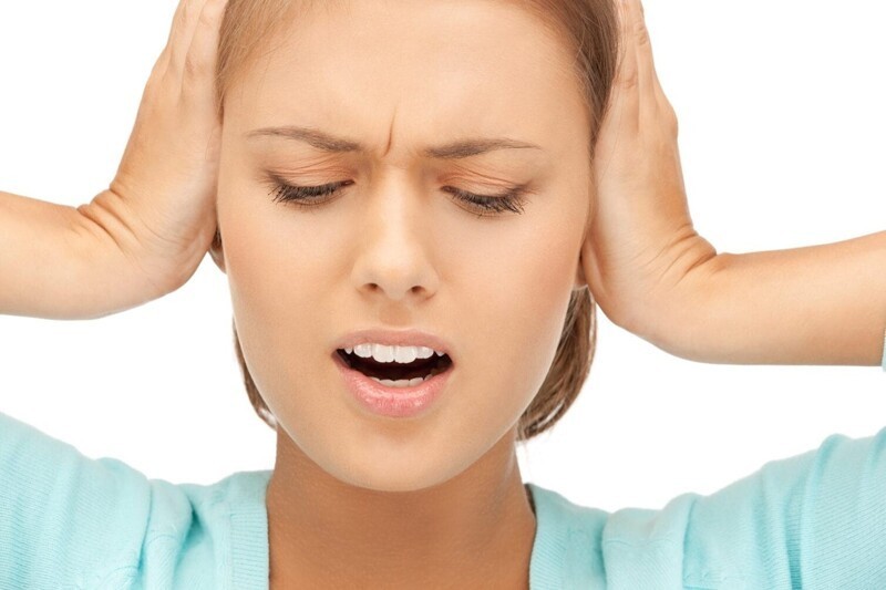 Почему появляется шум в ушах?