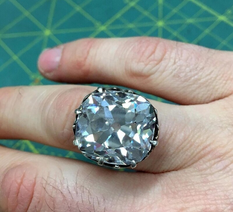 Кольцо с бриллиантом стоимостью 607 тысяч долларов (≈ 47 млн рублей) 