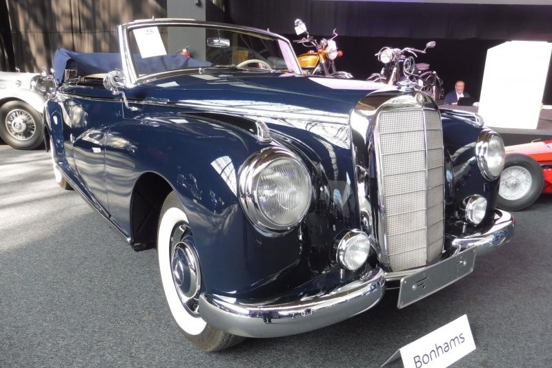 10. Mercedes-Benz 300 “Adenauer” Cabriolet D 1952 года продан за $242,457 (20 000 000 руб.).