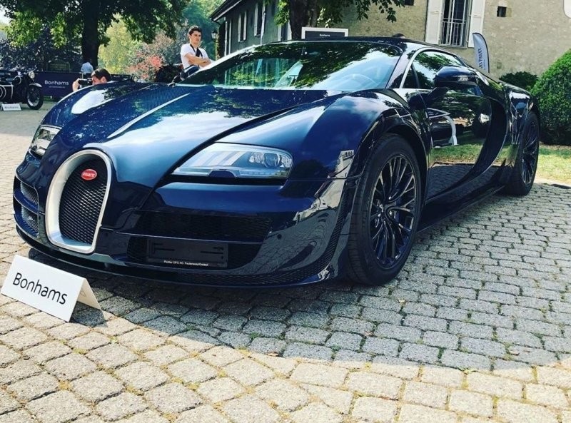 1. Bugatti Veyron 16.4 Super Sport 2012 года продали за $2,020,482 (160 250 000 руб.). Лучший результат в этом году, но раньше они стоили дороже.