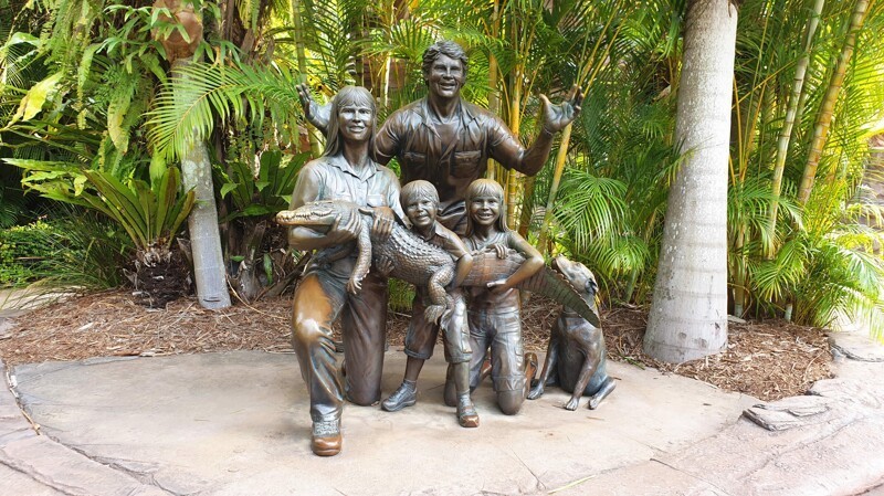 Скульптура в честь знаменитого Стивена Ирвина - охотника за крокодилами. Установлена в зоопарке Australia Zoo.