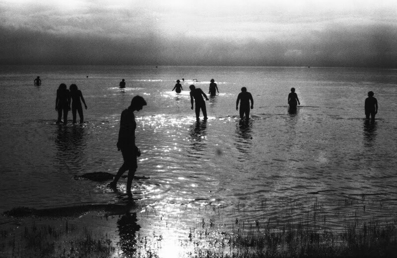 Вечернее купание на Гусином озере. Гусиноозерск, Сибирь, 28 июля 1990.