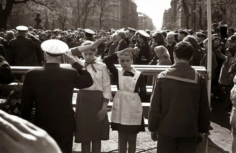Встреча ветеранов Балтфлота. Адмиралтейский проезд, Ленинград, 1982.