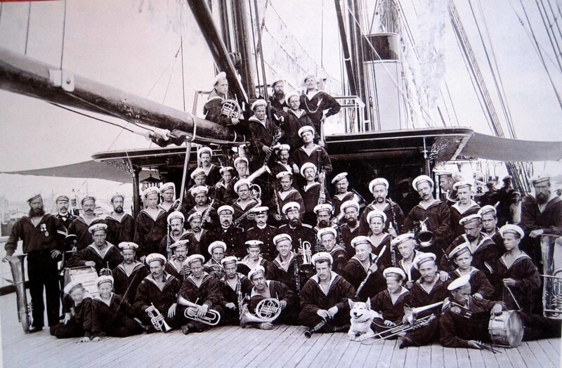 Духовой оркестр на верхней палубе императорской яхты «Полярная звезда».1893 г