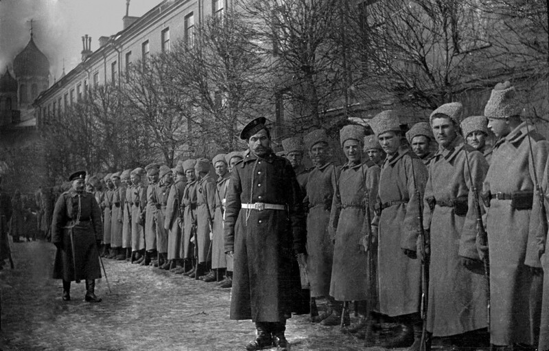 Матросы Гвардейского экипажа на сухопутных фронтах. Перед выступлением на фронт. 1914 год.