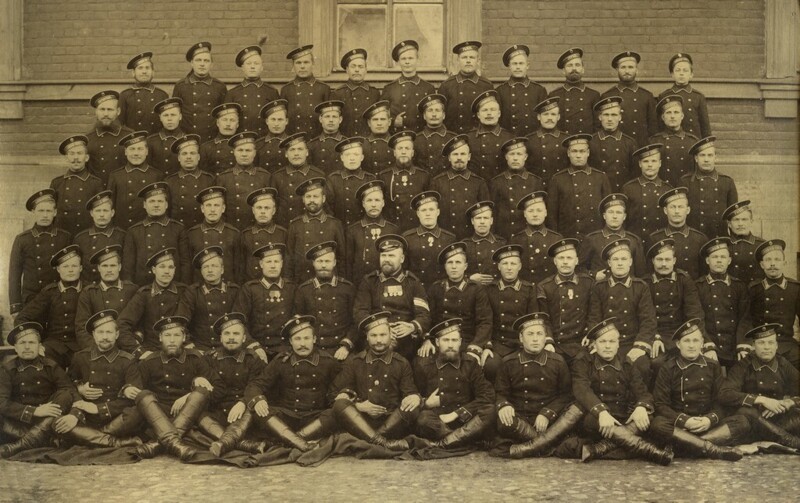Матросы и унтер-офицеры Гвардейского экипажа (72 человека). Начало 1900-х годов