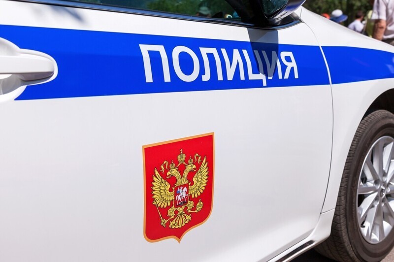 В Красноярске мужчина напал на курьера и похитил у него большой заказ с хинкали
