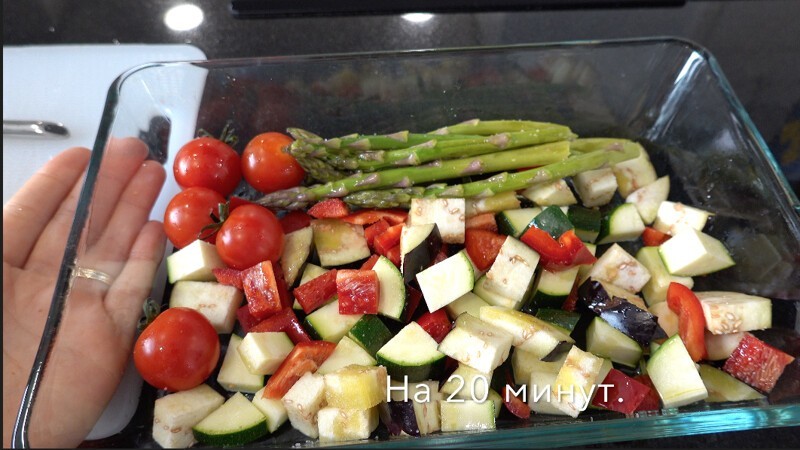 Сибас с овощами в духовке с французским соусом вьерж