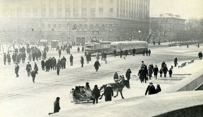 «Площадь 1905 года» Данил Малей, январь 1970 года, г. Свердловск