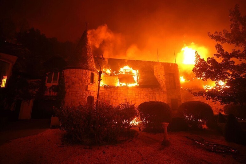 Еще несколько эпичных фотографий пожаров из Калифорнии. (Фото Justin Sullivan):