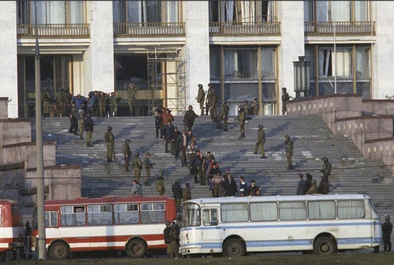 3 октября 1993 г., 27 лет назад, противостояние Парламента и Президента в Москве