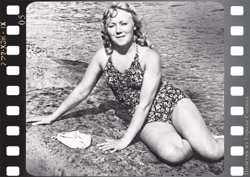 Первые красавицы советского кино в купальниках на отдыхе