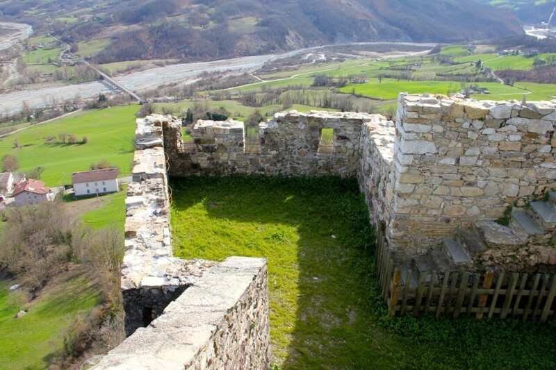 Крепость Барди (Castello di Bardi)