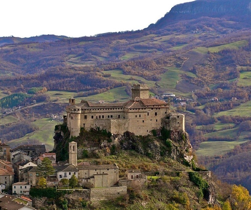 Крепость Барди (Castello di Bardi)