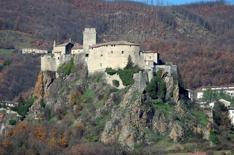 Крепость Барди (Castello di Bardi)