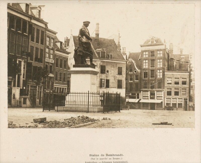 Статуя Рембрандта в Амстердаме