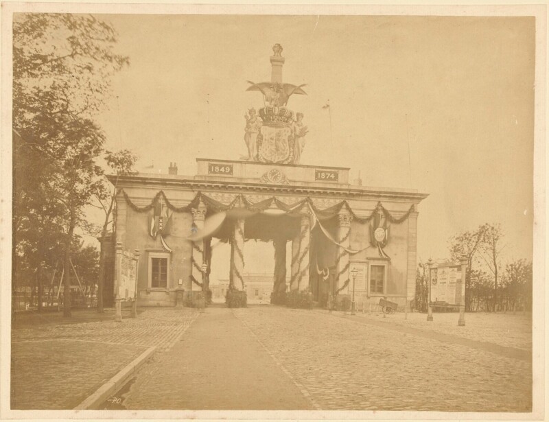 Ворота Харлеммерпорт во время празднования 25-летия правления Вильгельм III. 1874