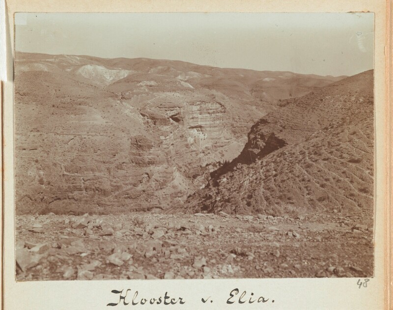 Вид на монастырь Илии на крутом берегу Хорафа