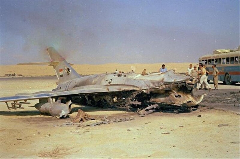 МИГ–17 египетских ВВС сгоревший на земле в первый день шестидневной войны. 1967