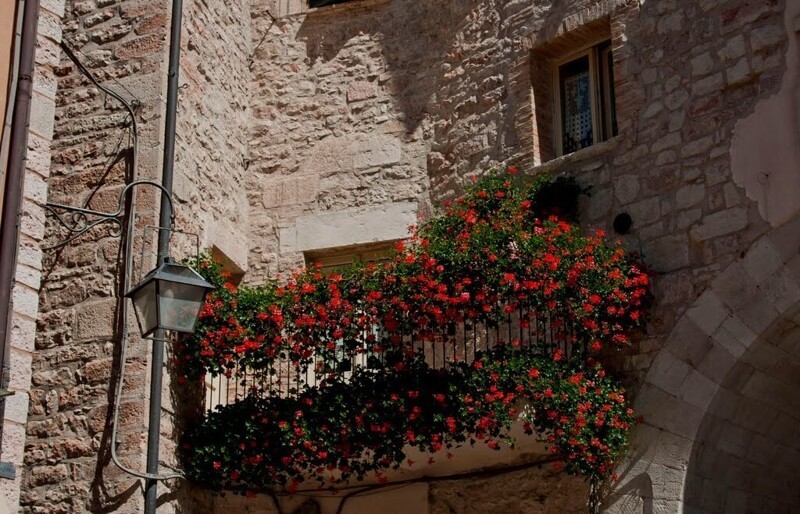 Балкон в Виссо, коммуна в Италии, провинция Мачерата.